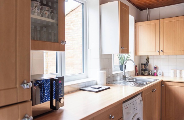 Charming 3-bedroom house 8 min away from Luton station, Mall and Luton Airport