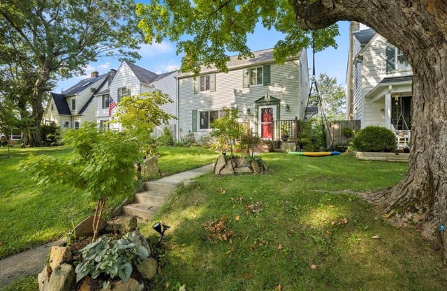Charming 3 Bedroom House in a Quiet Neighborhood