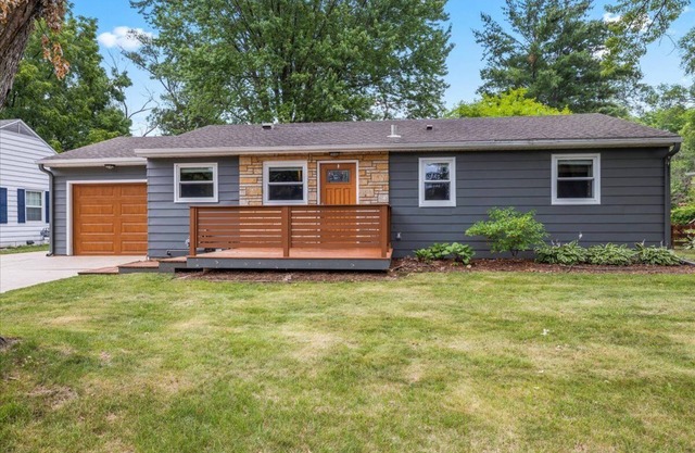 Charming 3-bedroom house with AC and WiFi in delightful Monona.