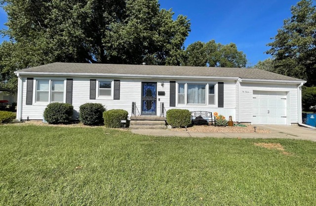 Charming 3 Bedroom House away from it all but Close to everything