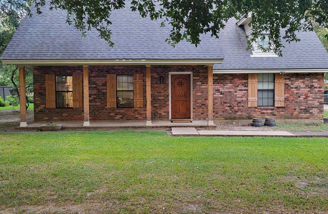 Charming 3-bedroom house in enchanting Wisner with WiFi, AC