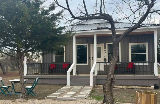 Charming 3-Bedroom New Container Home in Rice, TX – Cozy & Modern Escape!