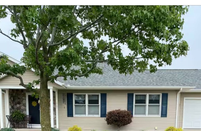 Charming 3-bedroom house in Belle Vernon with WiFi and AC