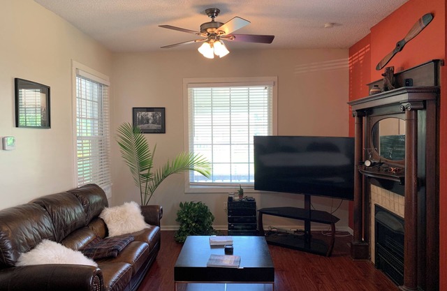 Charming 3-bedroom 2 bath house in Kansas City’s best location by plaza/downtown