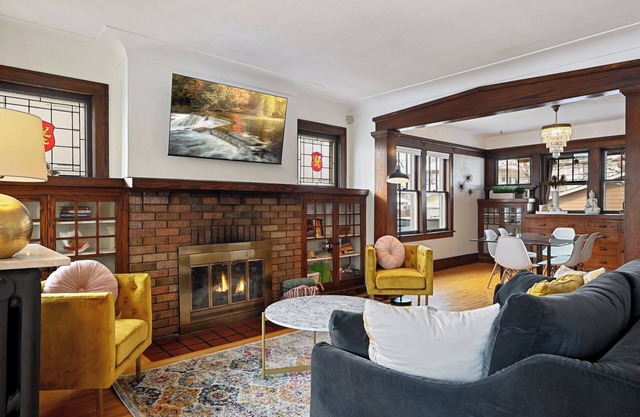 Charming 3-bedroom house in wonderful Minneapolis with WiFi, AC