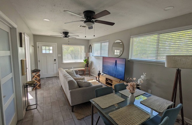 Charming 3-bedroom house in New Orleans with WiFi and AC, 10 min from FQ!