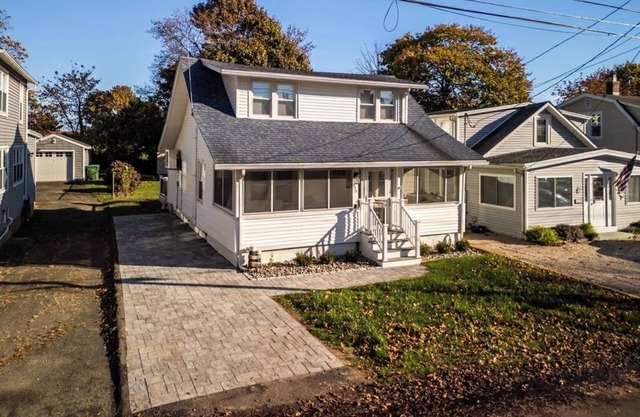 Charming 3-bedroom cottage in Old Saybrook with AC, WiFi