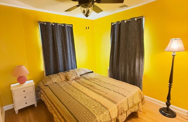Charming 3-bedroom house with WiFi and AC in Perth Amboy