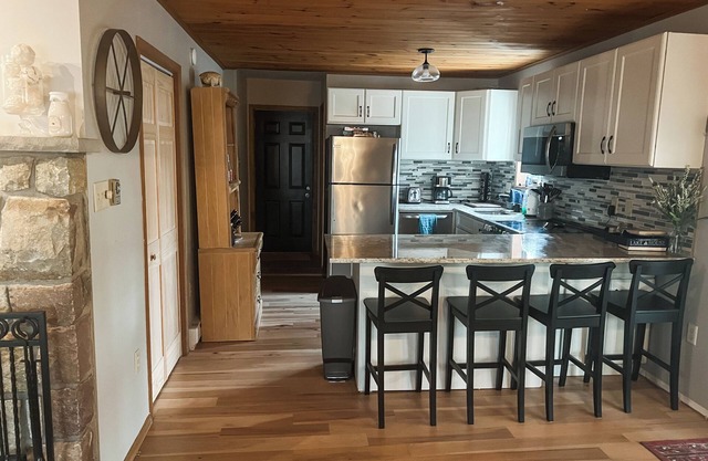 Charming 3-bedroom home away from home in Pocono Lake