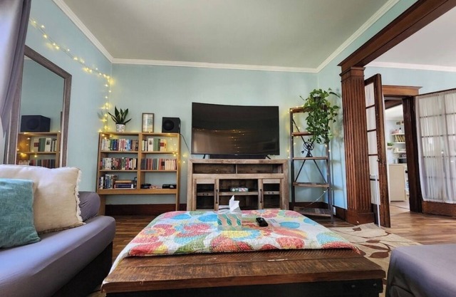 Charming 3-bedroom house in wonderful Rhinelander with WiFi, AC, Screened porch