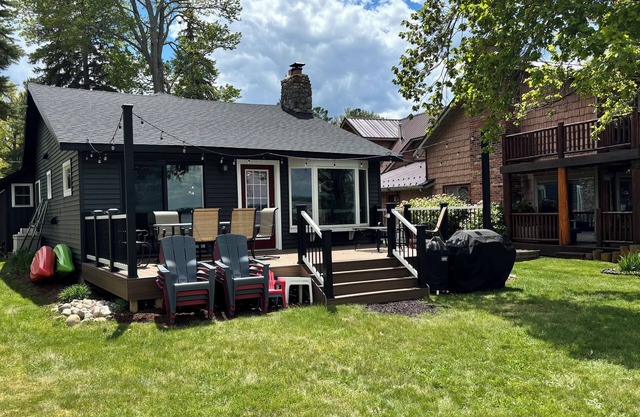 Charming 3-bedroom, 1.5 bath cottage on the lake and near ORV trails