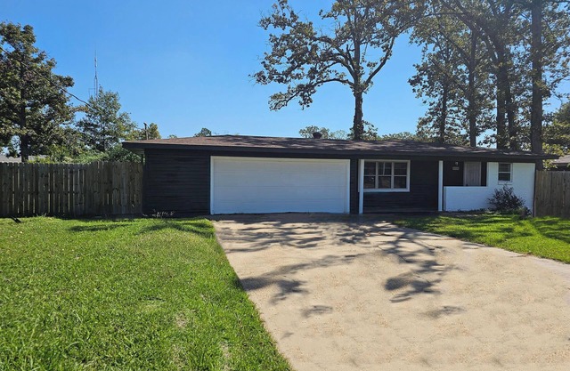 Charming 3-bedroom,2 bath house, Wifi, outdoor space, grills, washer and dryer