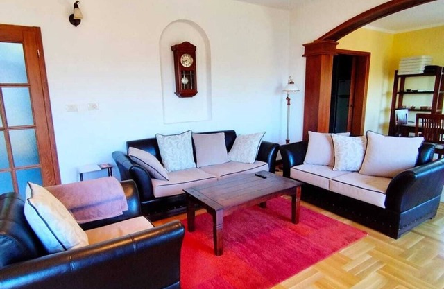 Charming 3-bedroom villa with WiFi, AC in welcoming Igalo,Zvinje