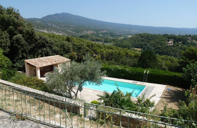 Charming 3 CH house in the countryside. Panoramic view of the Ventoux