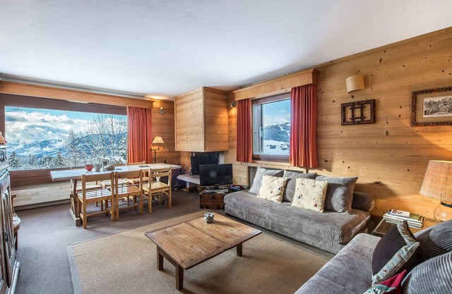 Charming 3-Room Apartment with Balcony, Near Mont d'Arbois Slopes & Golf in Megève