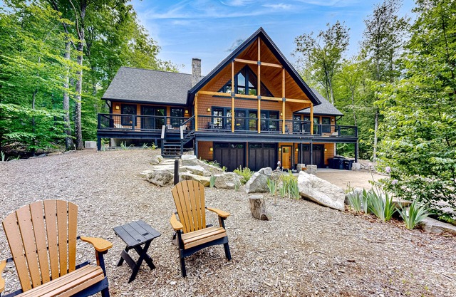 Charming 3 story retreat in the shadows of Lake Winnipesaukee