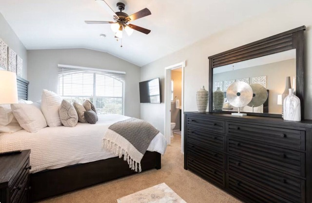 Charming! 3BR/2.5BA two-story home near Lackland AFB! Fully equipped kitchen