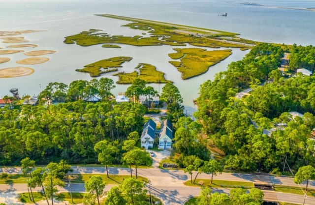 Charming 3BR/2B Coastal Cottage - Quiet Getaway on Dauphin Island