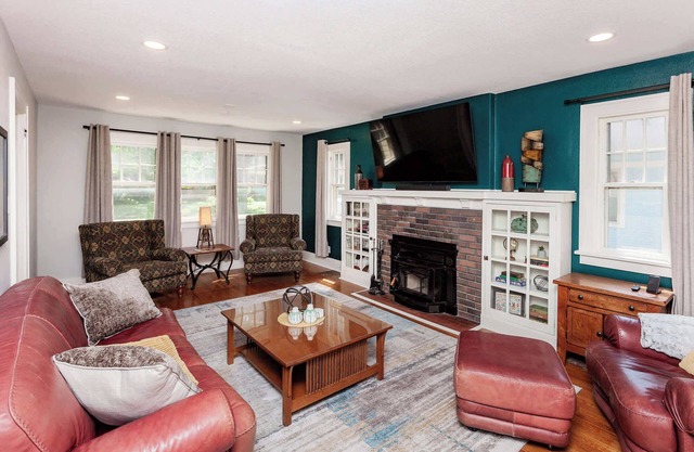 Charming 3BR/3.5BA Modern Retreat