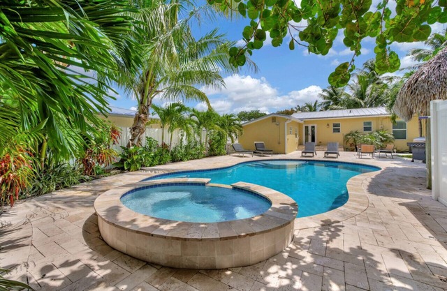 Charming 3BR Home, Pool & Hot Tub FTL Gateaway!