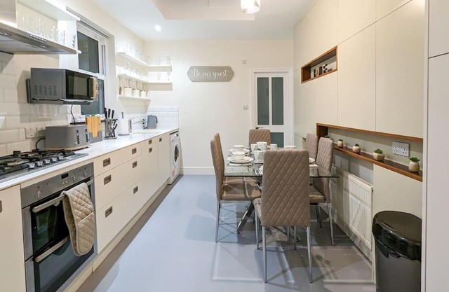 Charming 3BR in Trendy Tottenham Neighborhood