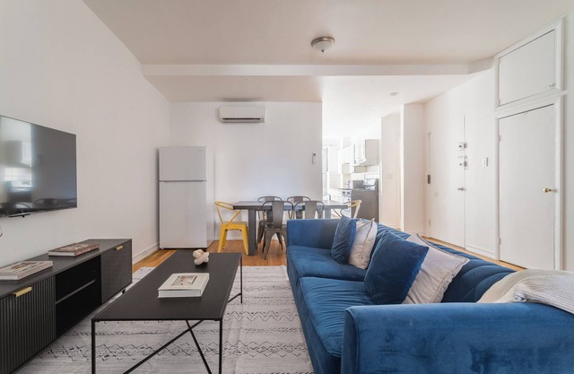 Charming 3BR Loft in Midtown West!