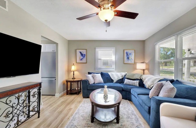 Charming 3BR, Walk to Uptown/ISU, Dog Friendly!