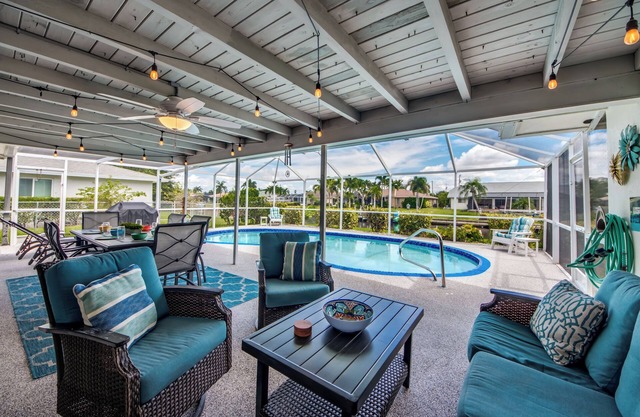 Charming 3BR waterfront villa w. heated pool/bicycles/fishing poles
