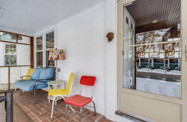Charming 4-Bedroom Dog-Friendly Cottage, Steps to Beach & Boardwalk!