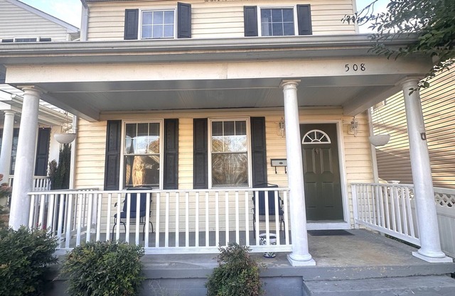 Charming 4-bedroom house in historic downtown Fredericksburg