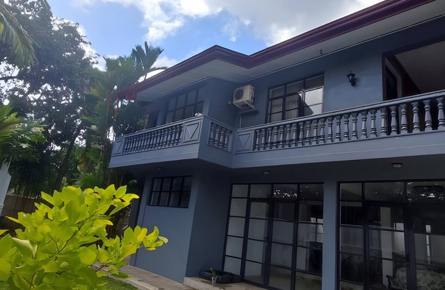 Charming 4-bedroom bungalow with plunge pool