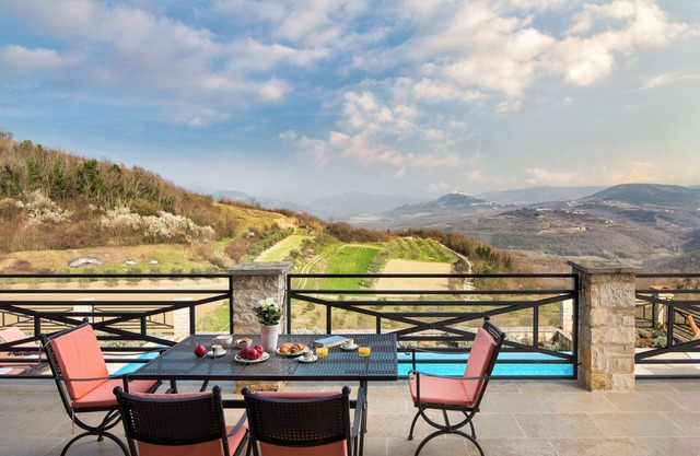 Charming 4-bedroom country stone house in enchanting Vižinada with WiFi, AC