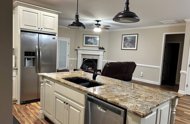 Charming 4-bedroom farm house retreat where luxury meets nature in Smithfield.