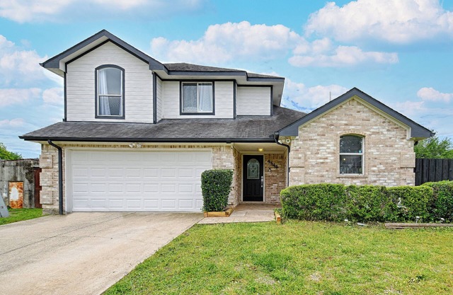 Charming 4-bedroom house with lake view, The Colony