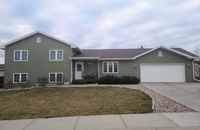 Charming 4-bedroom house in pleasant Summerset only minutes from Sturgis!
