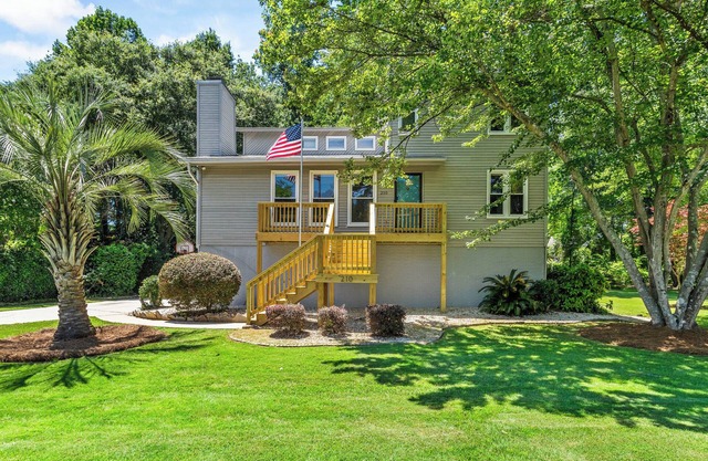 Charming 4-bedroom house in wooded serene neighborhood