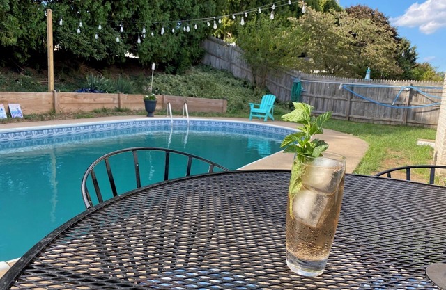 Charming 4-Bedroom Retreat w/Pool & Playroom, Near Hersheypark & Harrisburg