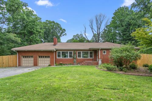 Charming 4-Bedroom Retreat House