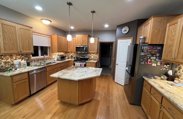 Charming 4-bedroom single family house with AC, WiFi in lovely Shakopee
