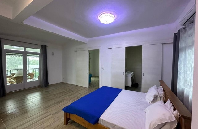 Charming 4-bedroom villa with WiFi and AC in lovely Pereybere