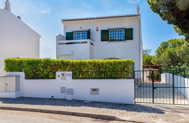 Charming 4 bedroom villa with private pool 600m from the beach - 13136/AL