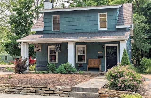 Charming 4 BR W/Hot Tub +3 Kings Walk to Downtown