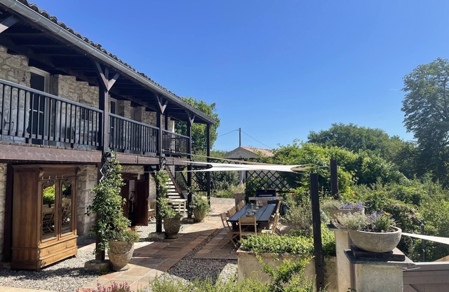 Charming 4* gîte with private pool&jacuzzi 11 bedrooms/10 bathrooms