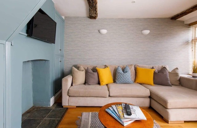 Charming 4bd Townhouse right in the city centre!