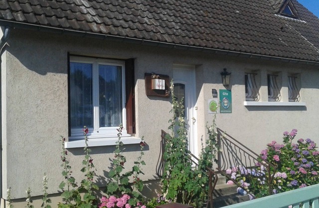 Charming 5-Bed House with Garden near Chartres - Ideal for Families and Pet-Friendly