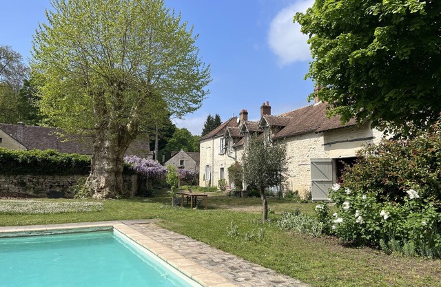 Charming 5-bedroom family house with swimming pool in Bourron-Marlotte