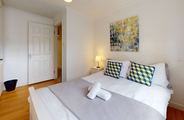 Charming 5-Bed House in Grays