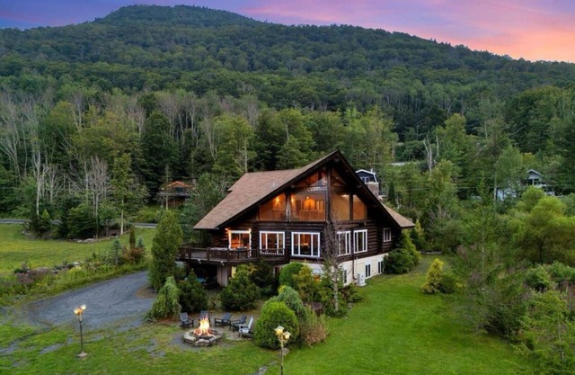 Charming 5-bedroom Lake Log cabin in marvelous Lanesville