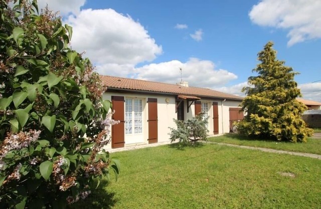 Charming 70s Renovated House with Garden, Bikes, and Close to Nature Reserve