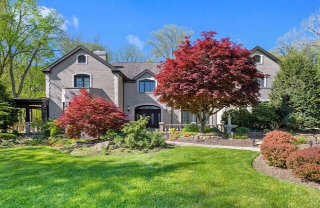 Charming 7bedroom retreat in a serene neighborhood